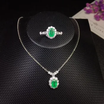 Fotografija ob enem zrn gemstone 1 karat naravnih smaragdno bo ustrezala 925 srebro jedrnato svetu dragocen dragulj, 100% naravno
